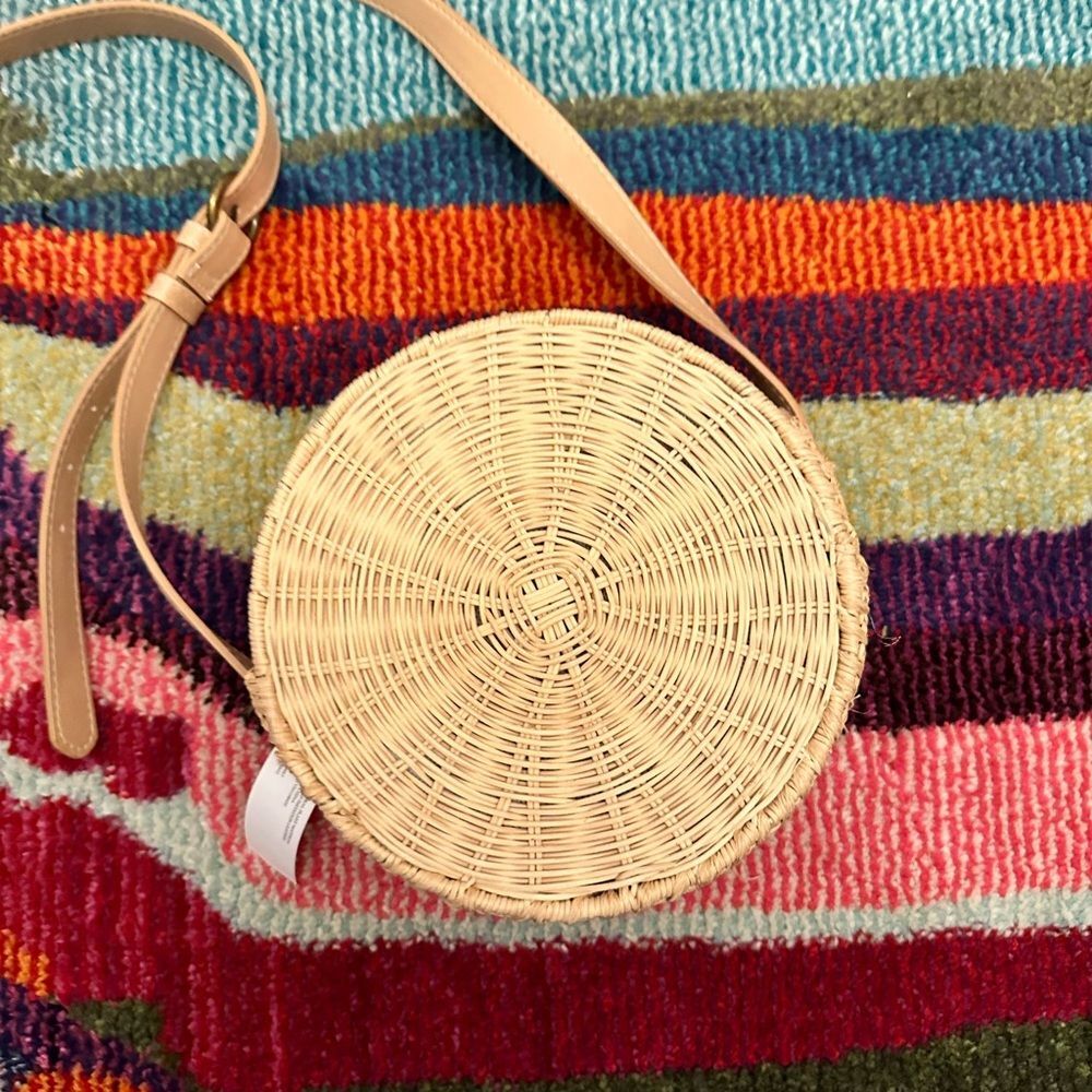 Universal thread Rattan Woven Round Crossbody Bag - Picture 3 of 5